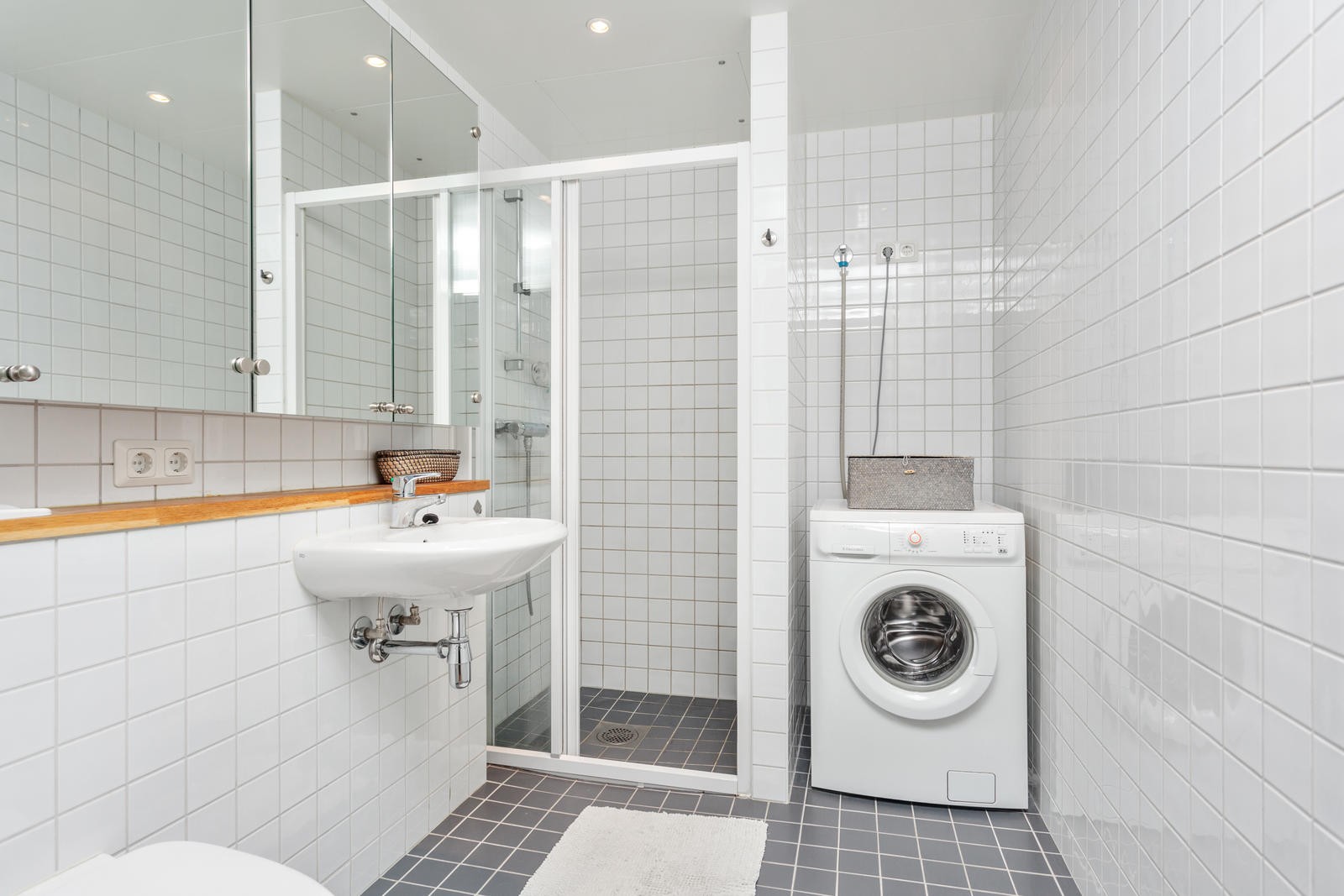 Pent flislagt bad Galleribilde