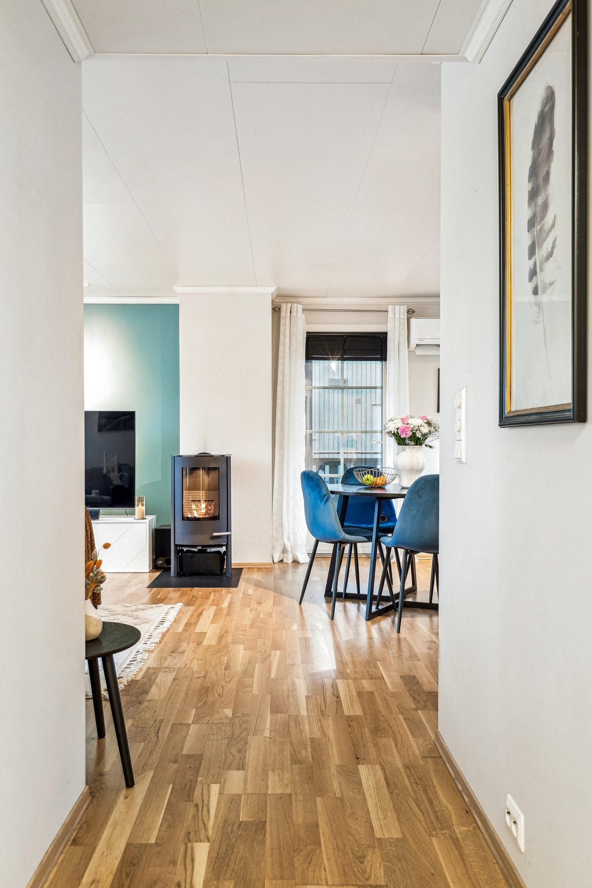 Gang som fører til badet, deretter videre til to soverom, teknisk rom og bod. Galleribilde