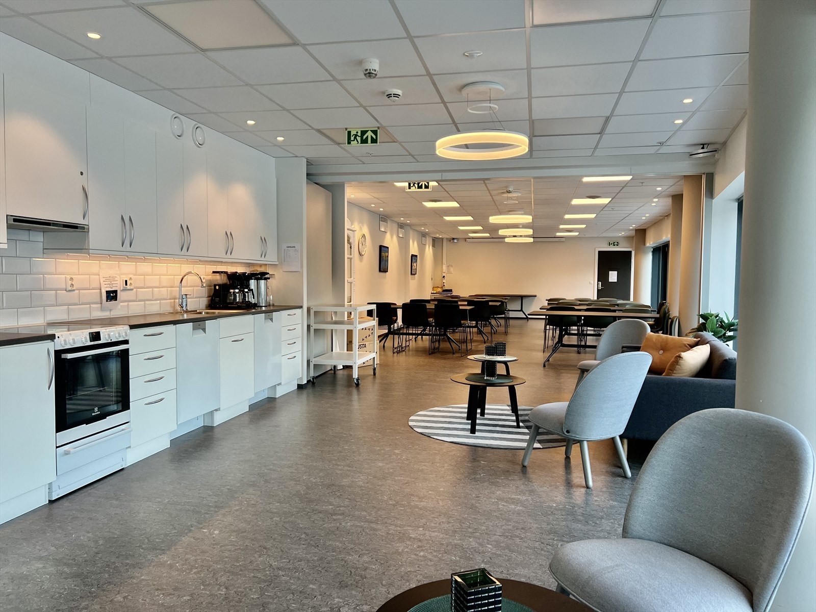 Borettslaget er kjent for sitt "plusskonsept", noe som vil si at du som andelseier får tilgang til både felles treningsrom med dusj og badstue, møterom/loungerom som du kan leie to hotellrom Galleribilde