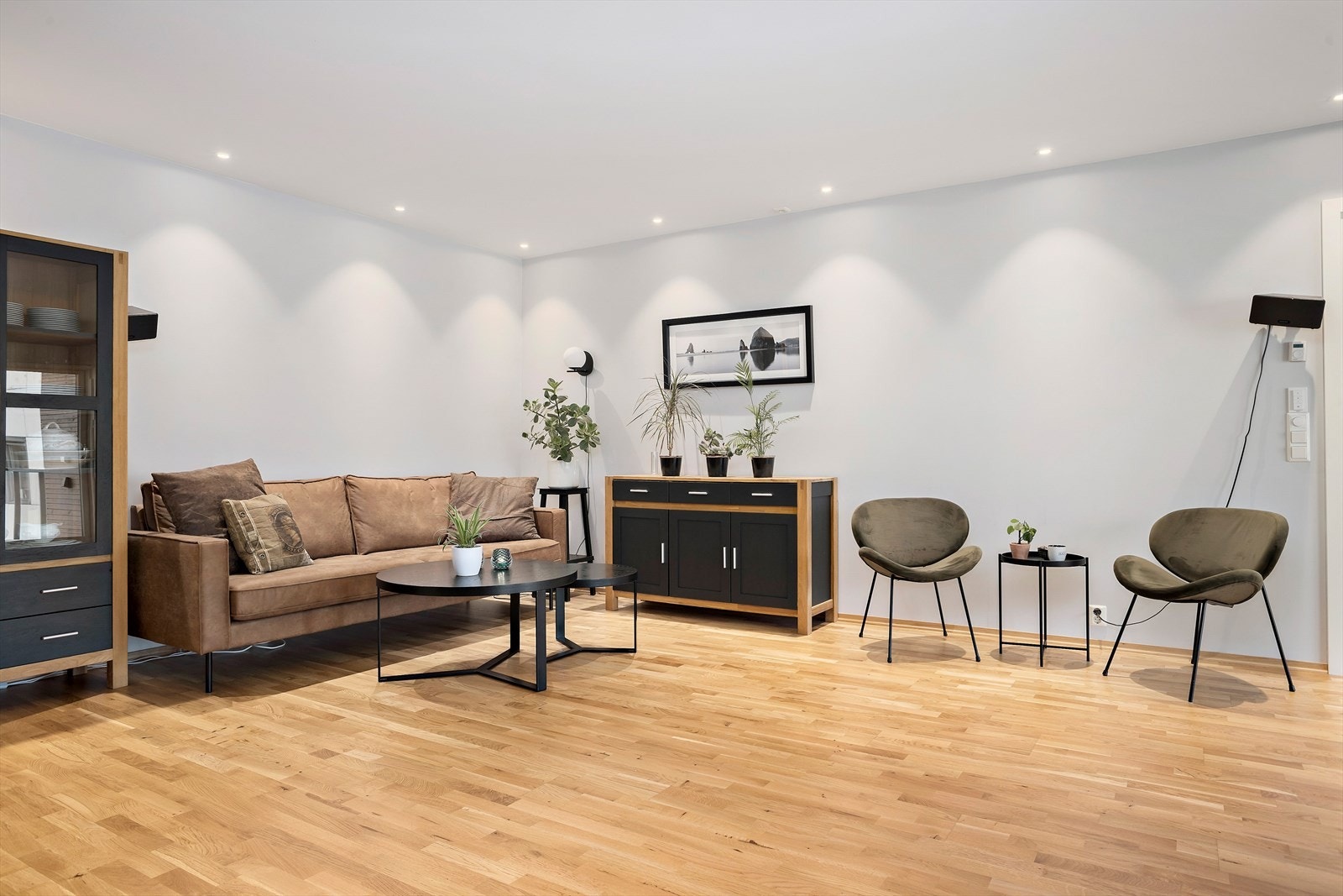 Stuen har en god løsning og har flere møbleringsmuligheter. Galleribilde