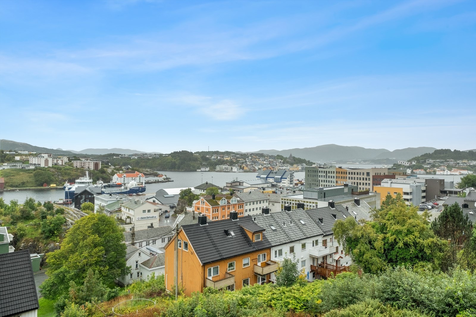 Utsikt over hele byen! Galleribilde
