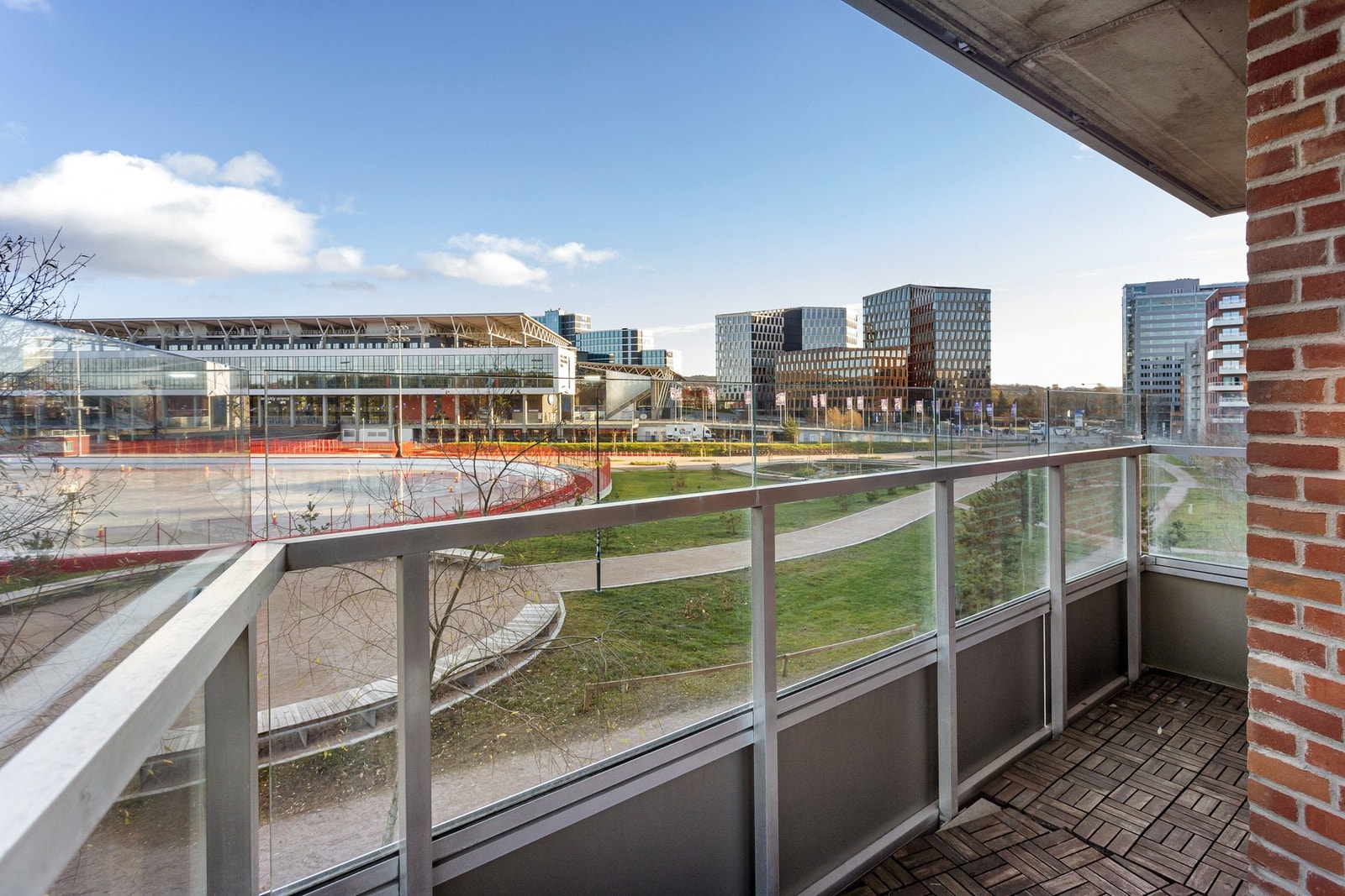 Området er barnevennlig med store bilfrie områder og lekeplasser. Galleribilde