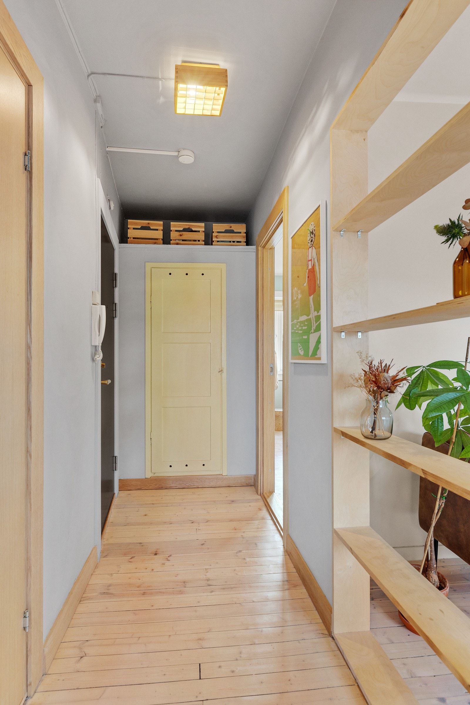 Når du entrer leiligheten får du umiddelbart et positivt inntrykk av den fine leiligheten med sin gode og moderne standard. Galleribilde