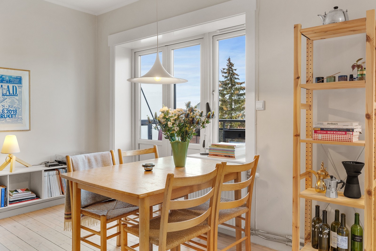 Her kan du nyte utsikten fra stuevinduet uten sjenerende innsyn. Galleribilde