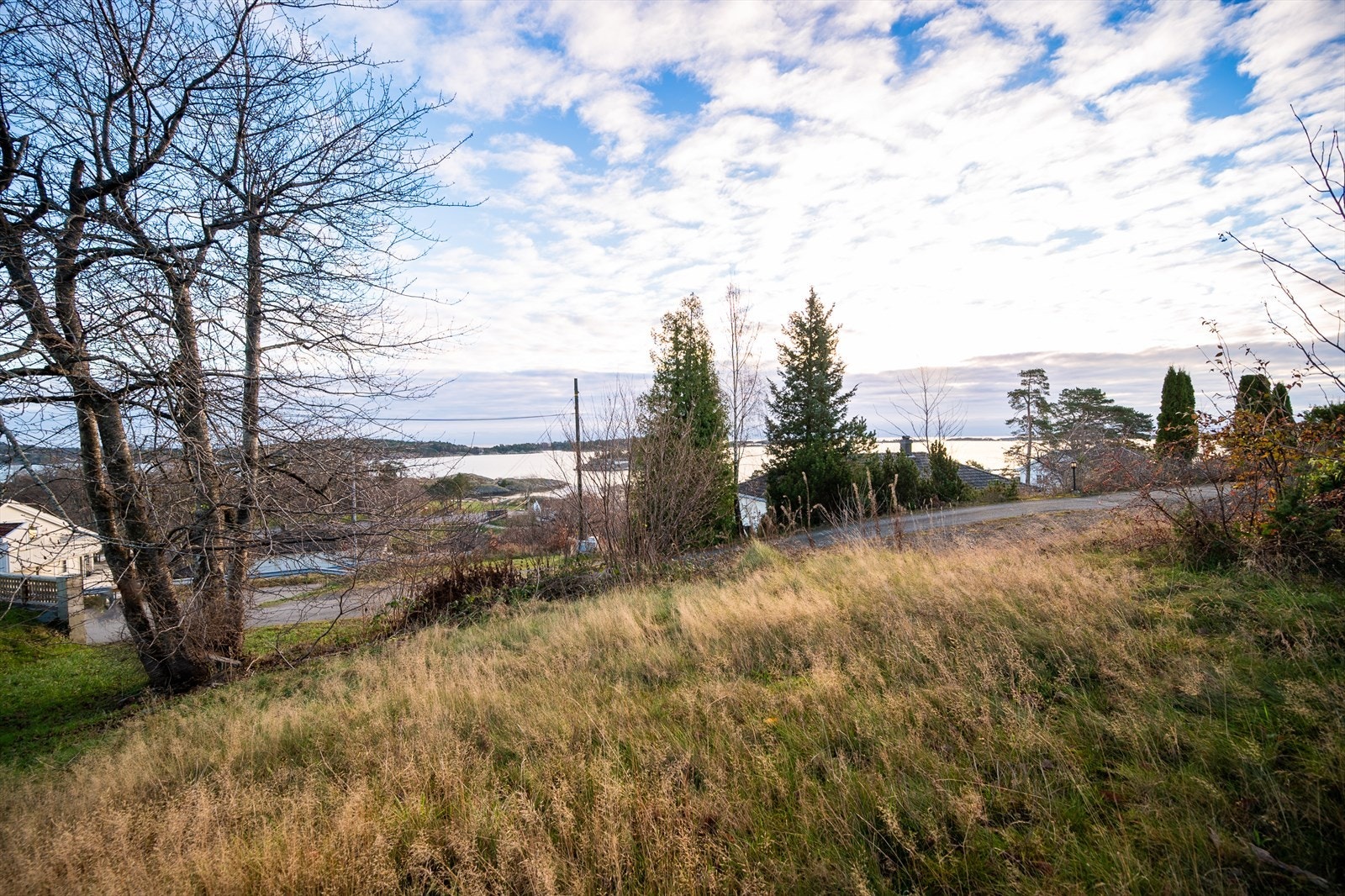 Tomten har nydelig utsikt til Groosefjorden Galleribilde
