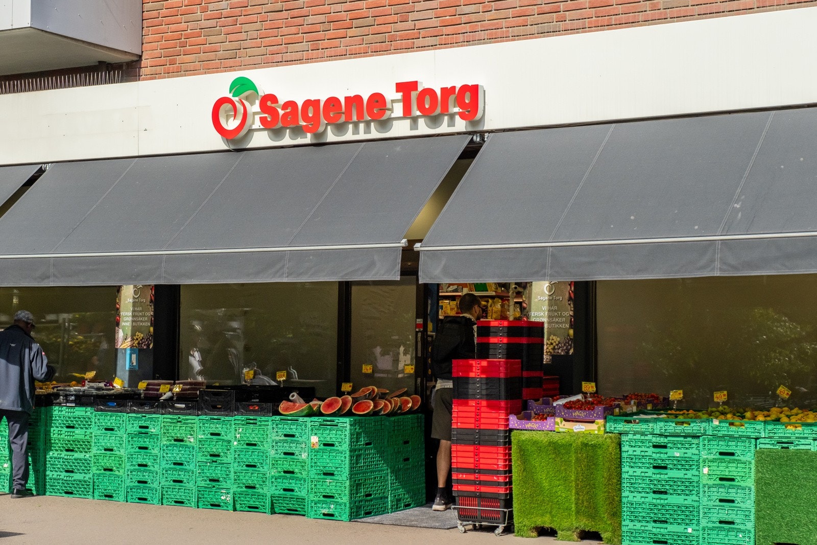 Du finner et stort utvalg hos både Sagene Torg og Sagene Frukt & Grønt, i tillegg til Rema 1000 og Coop Extra i kort avstand. Galleribilde