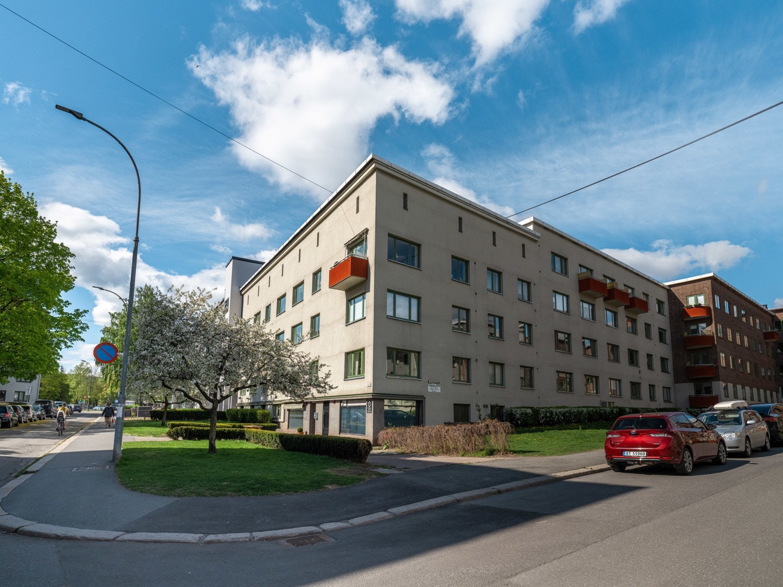 Sandefjordgata Borettslag består av 133 andelsleiligheter fordelt på 2 bygninger. Borettslaget er veldrevet, med et driftig styre og en god økonomi. Galleribilde