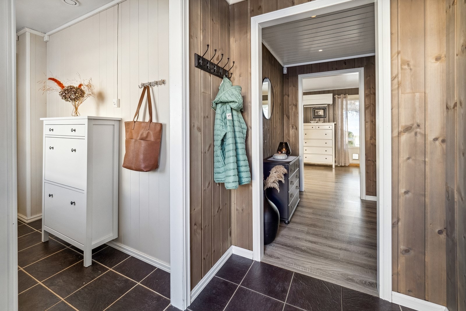 Entré/ gang. Her er det åpen adkomst til vaskerom samt adkomst til toalett. Galleribilde