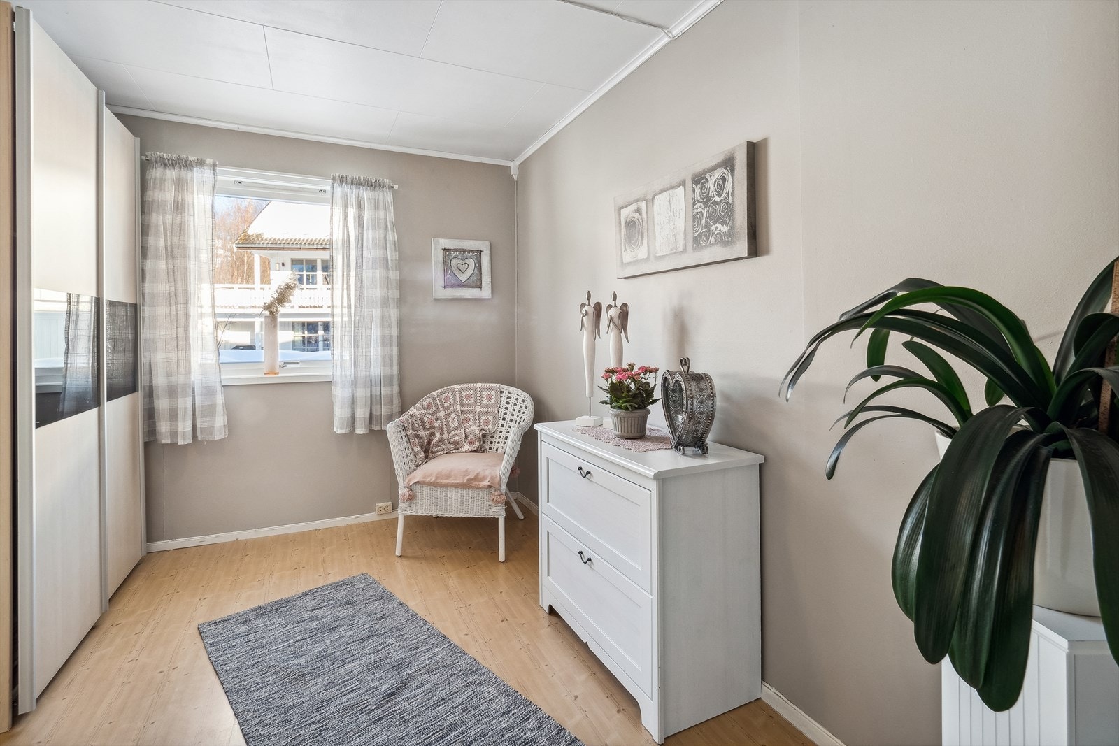 Soverom 2 er mindre og passer utmerket som barne/ gjesterom. Galleribilde