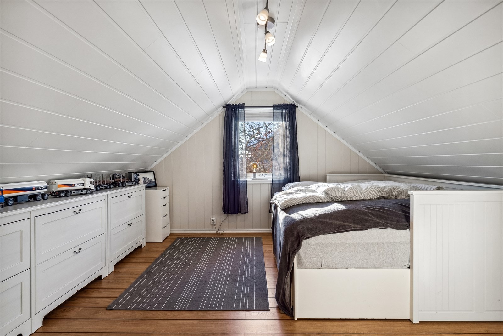 Soverom 1 i loftsetasjen. Galleribilde