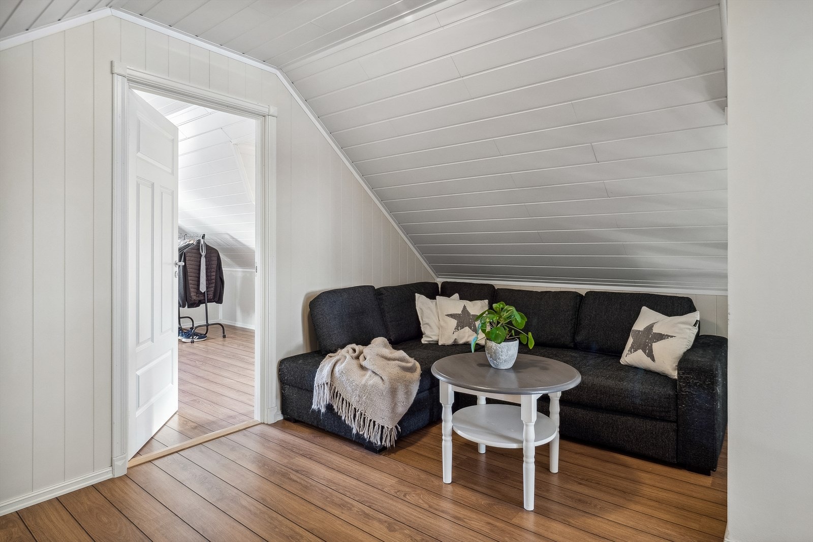 Det er to soverom i loftsetasjen. Galleribilde