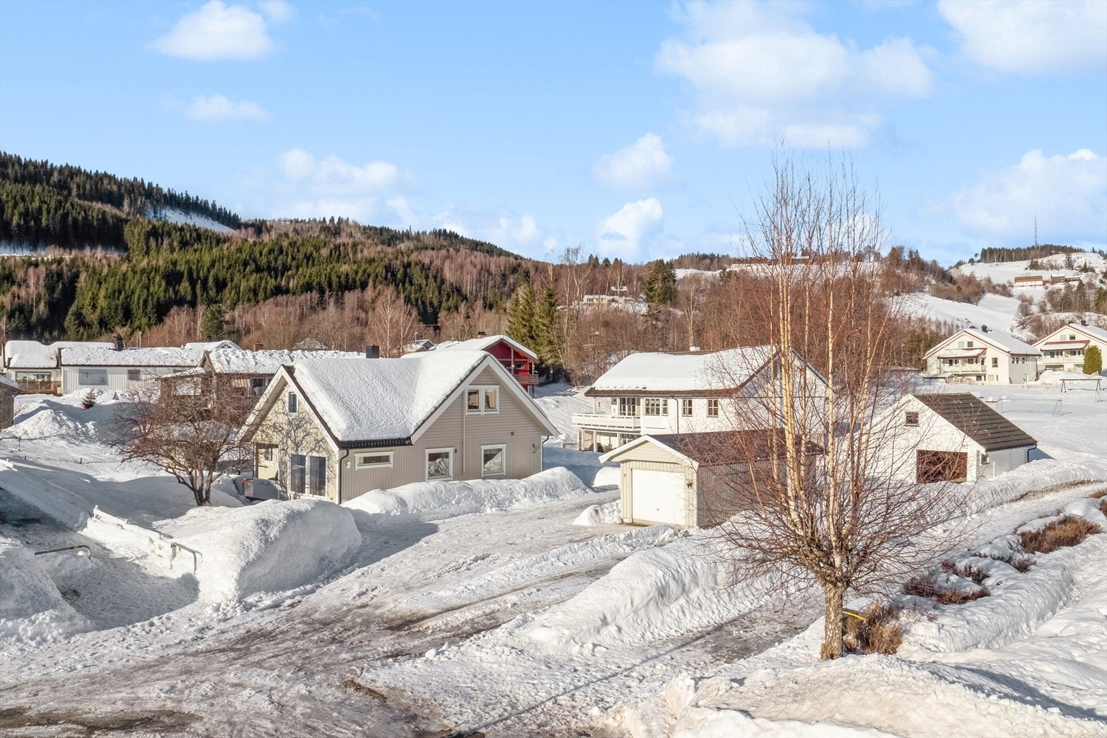 DNB Eiendom v/ Merete Fjeldavlie har gleden av å presentere Vingarvegen 90! Galleribilde