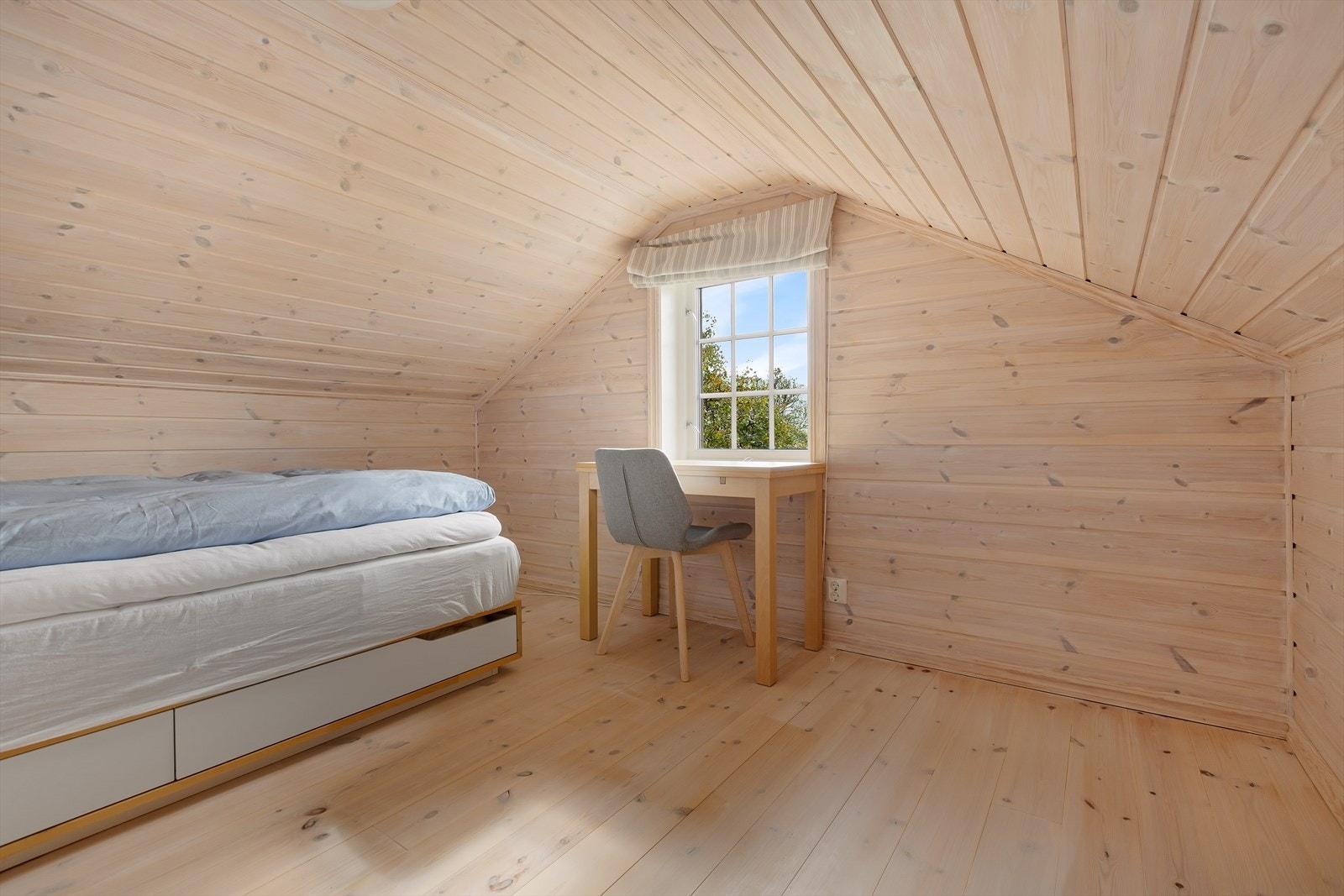 Her kan man våkne opp til vakker utsikt og nyte rolige morgener i fredelige omgivelser Galleribilde