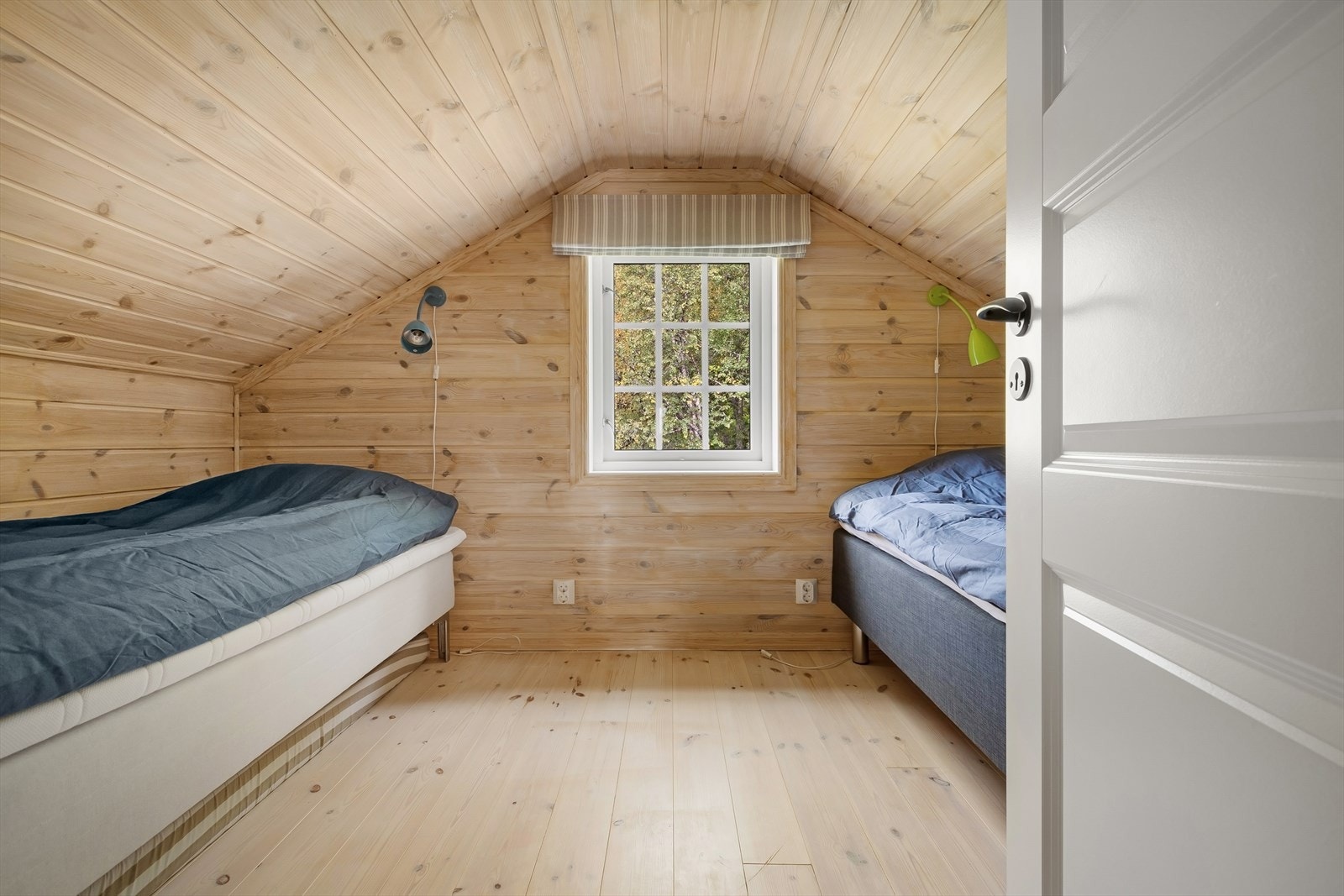 På loftet er også to av boligens soverom, begge av god størrelse Galleribilde