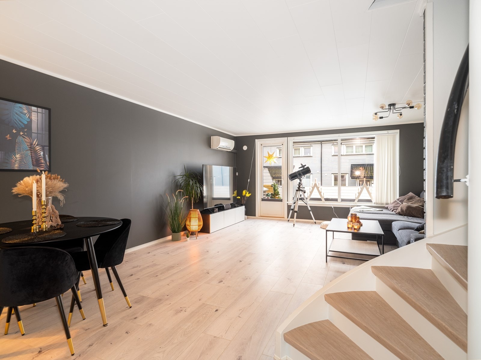 EiendomsMegler1 v/Thor Petter Curtis Mælandsmo presenterer Farmannvegen 63 - Pent og innholdsrikt rekkehus på Øyekast/Rønningen! Galleribilde