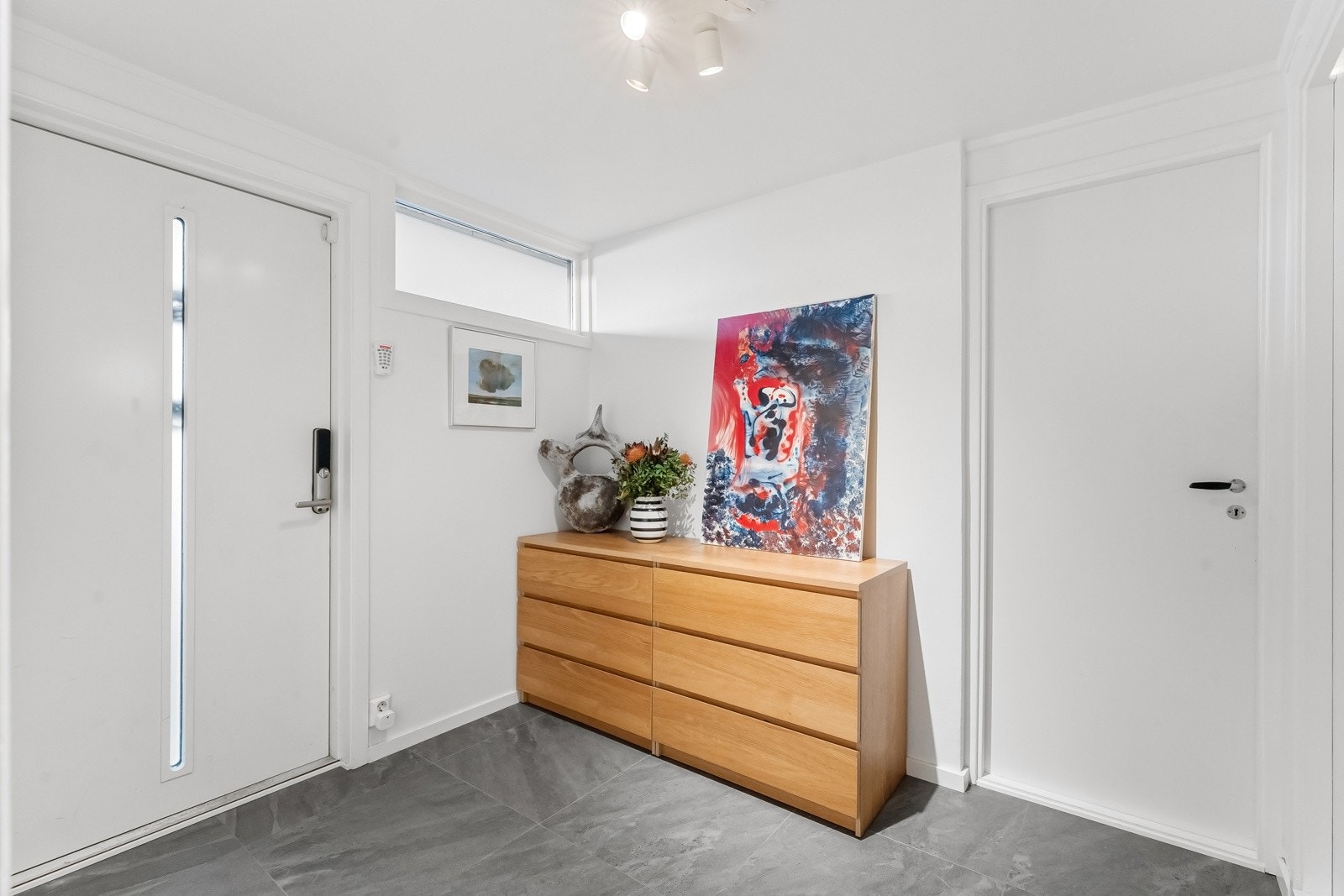 Romslig entré / inngangsparti Galleribilde