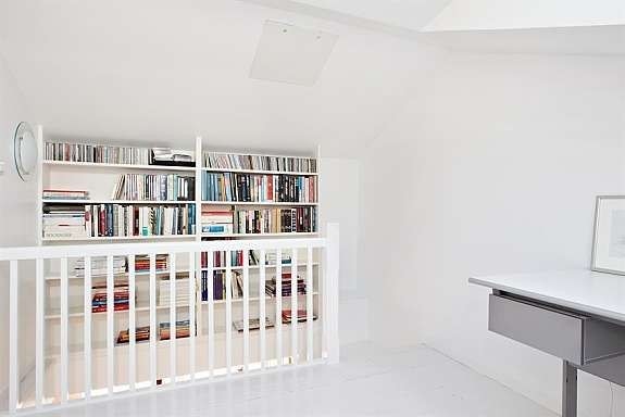 Kontor/bibliotek på loften Galleribilde