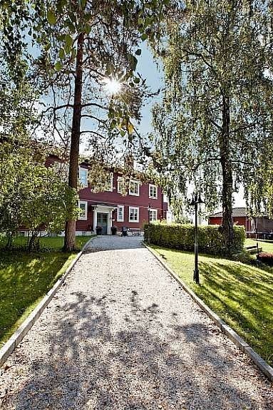 Fasade fra oppkjørsel Galleribilde