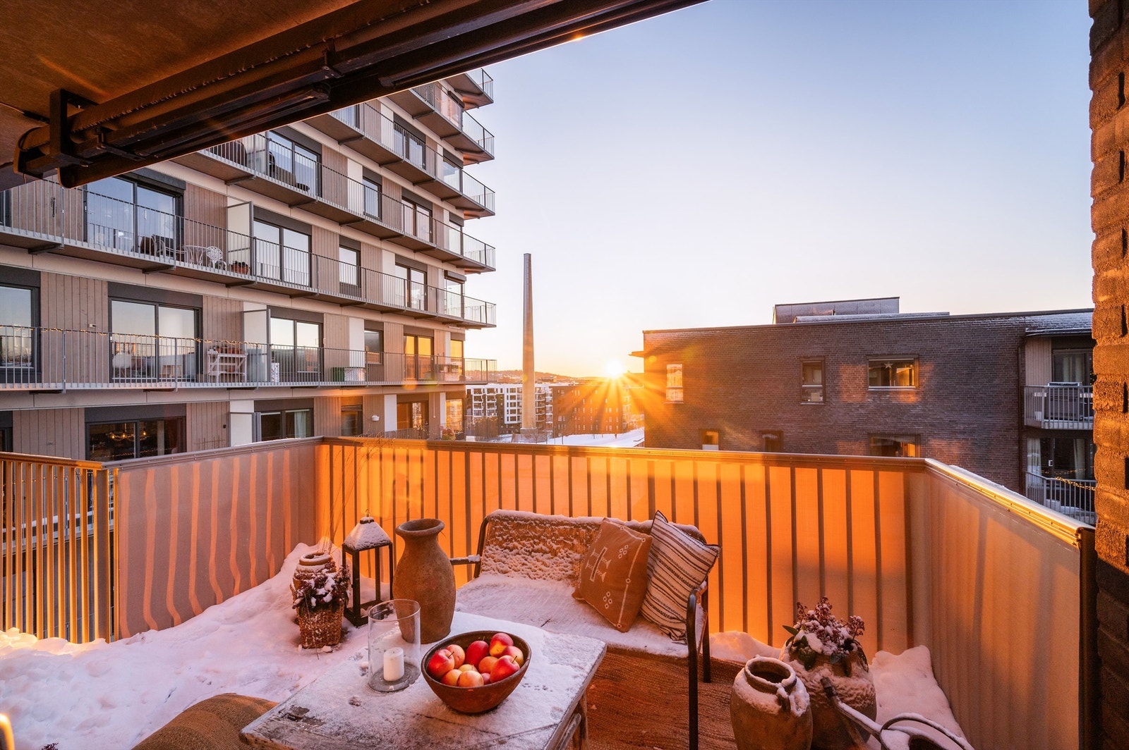 Dobbel stikkontakt for terrassevarmer, grill, etc. montert samt elektrisk markise Galleribilde