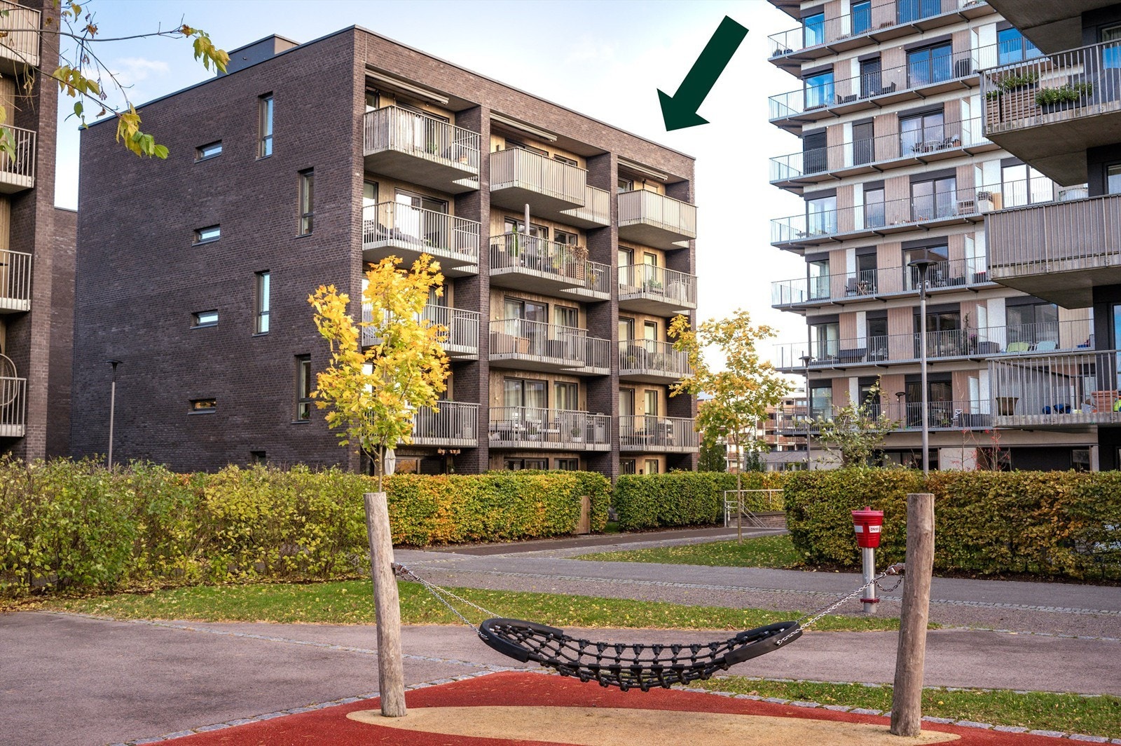 Fasaden - flott beliggenhet på enden i byggets øverste etasje Galleribilde