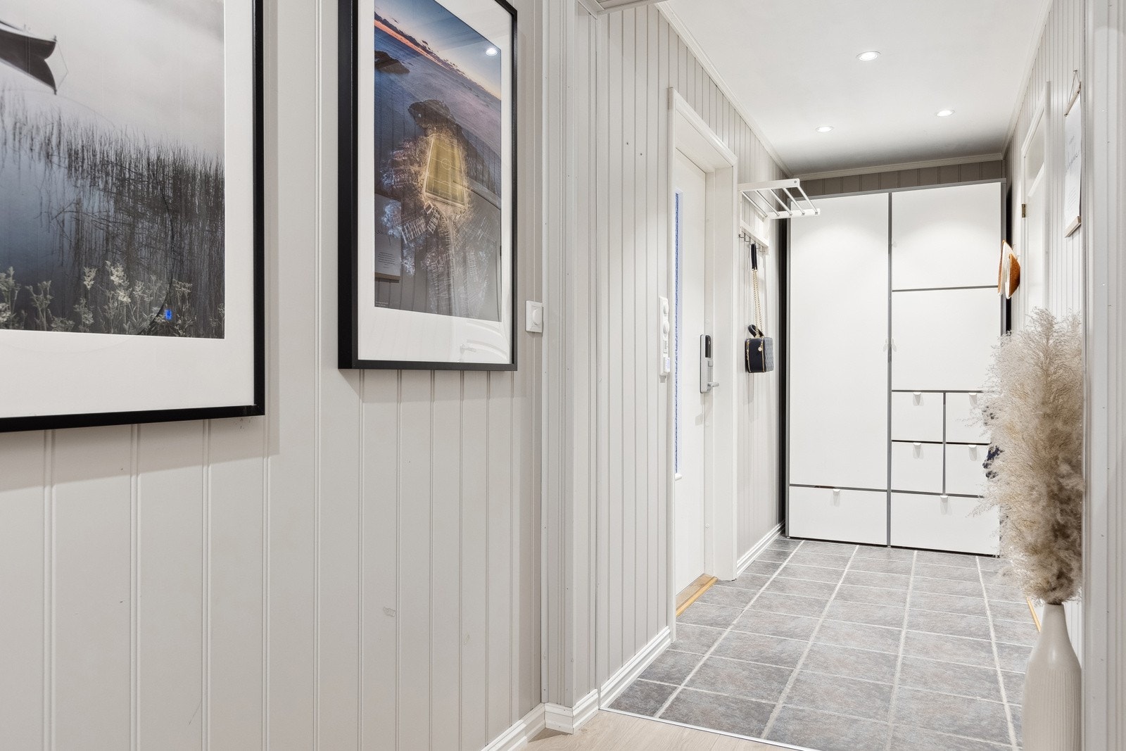 Gang i 1. etasje på ca. 12 kvm. Galleribilde