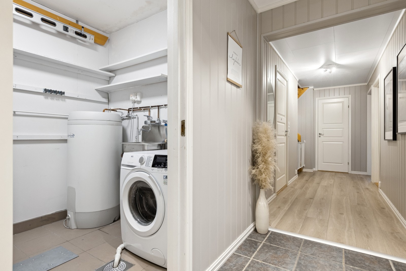 Praktisk vaskerom i 1. etasje. Galleribilde