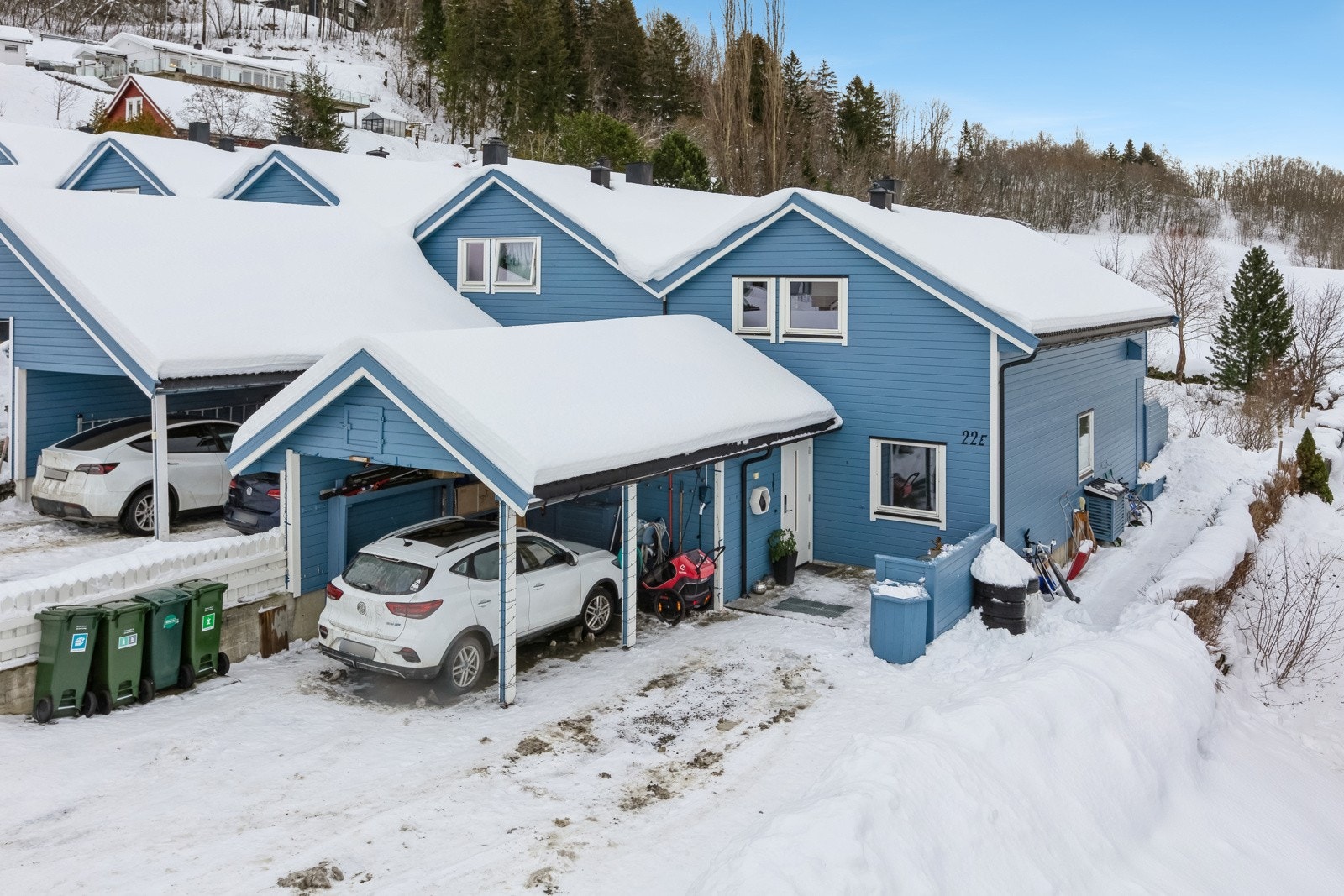Velkommen til et innholdsrikt enderekkehus beliggende på Kvål. Galleribilde