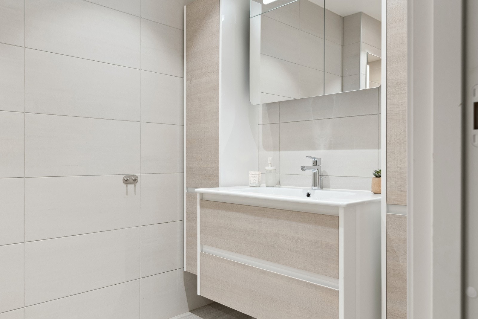 Bad opppgradert i 2016, flislagt gulv med gulvvarme. Galleribilde