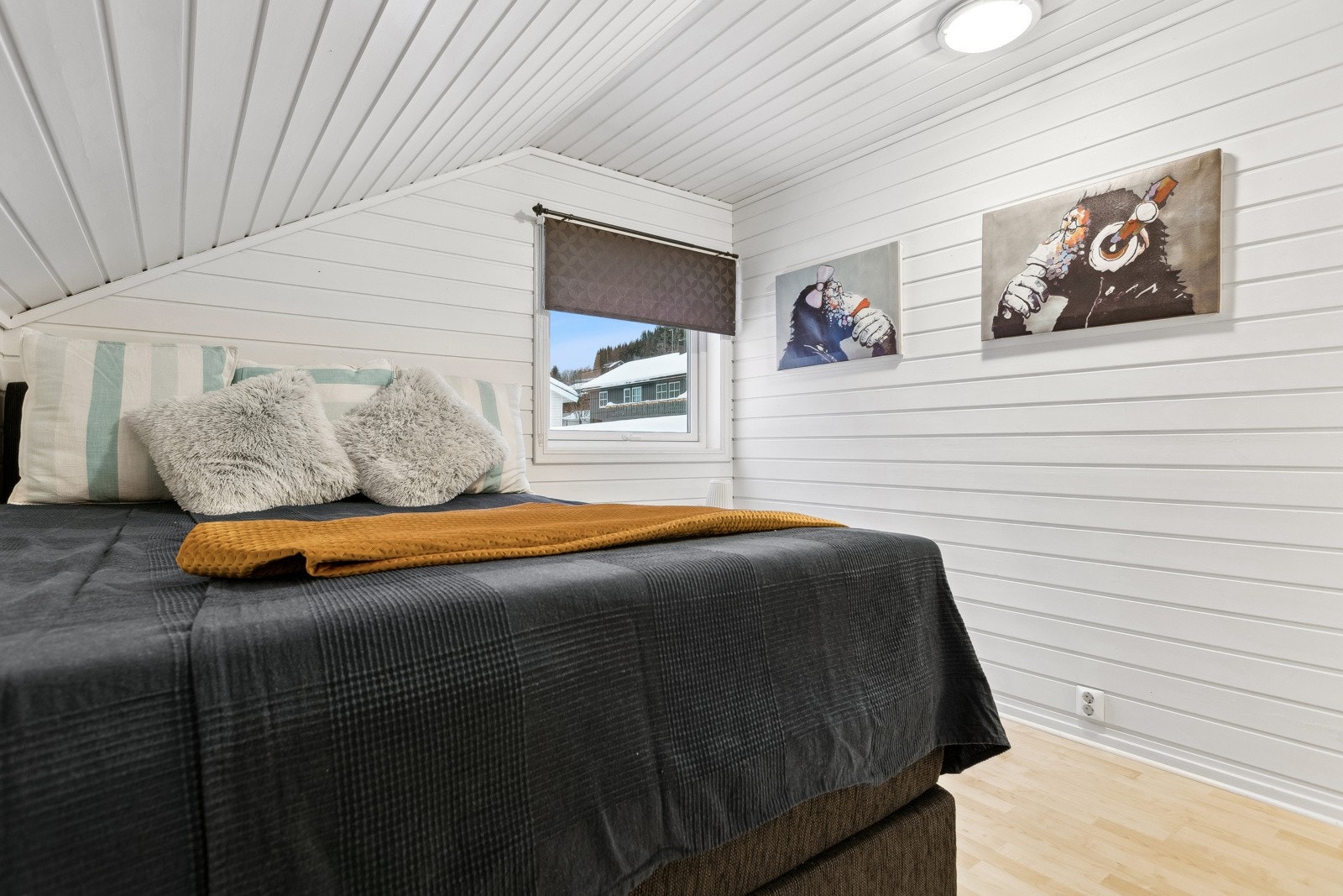 Soverommet har rikelig med plass til en større seng og annet møblement. Galleribilde