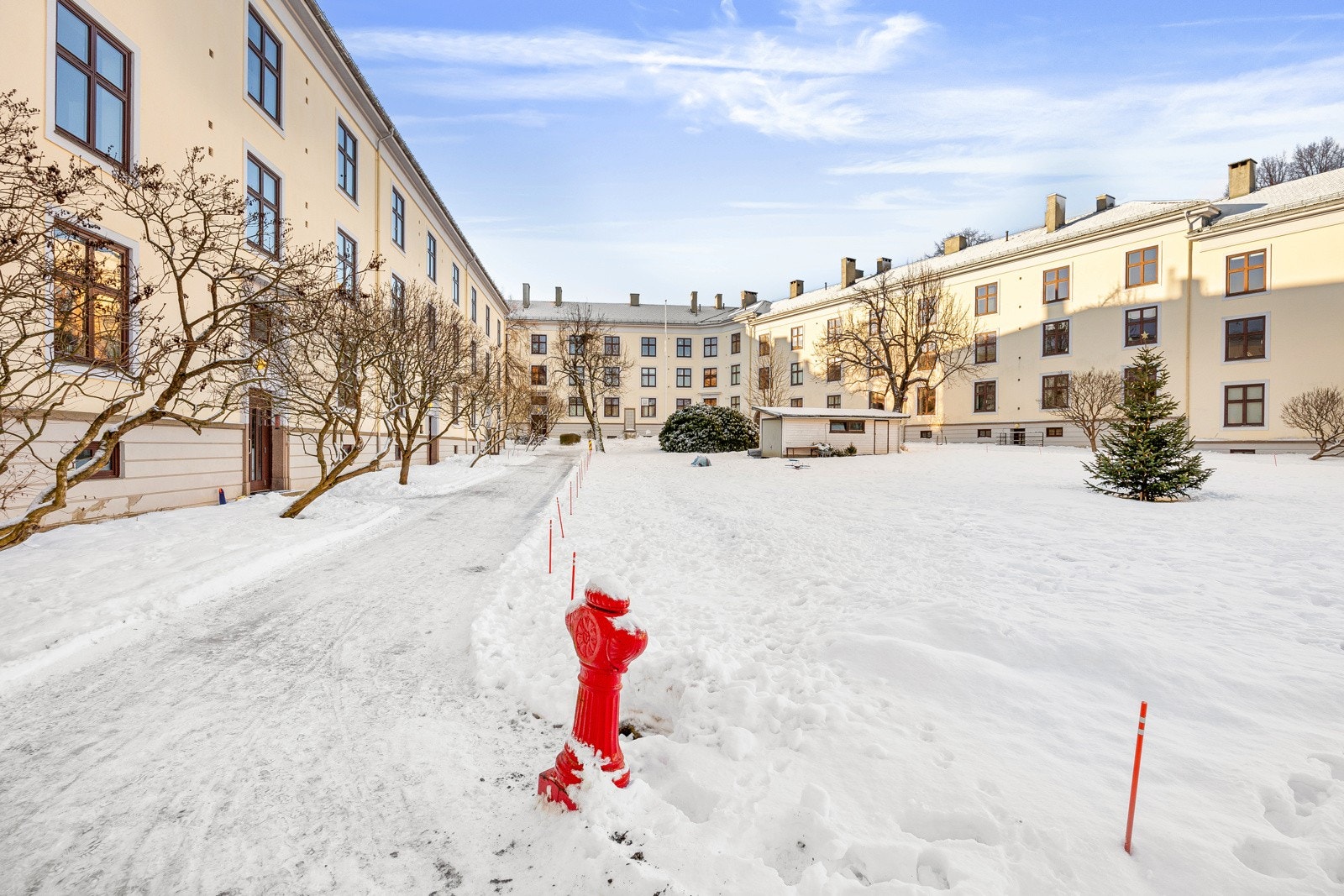 Det minste soverommet vender mot nordvest og har utsyn til en usjenert og nydelig bakgård. Galleribilde
