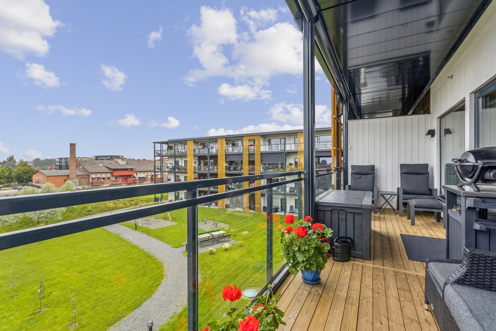 Meget romslig balkong! Flotte fellesarealer utenfor Galleribilde