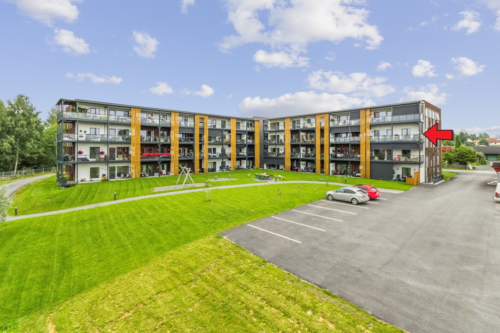 Endeleilighet i 3. etasje, markert med rød pil. Galleribilde