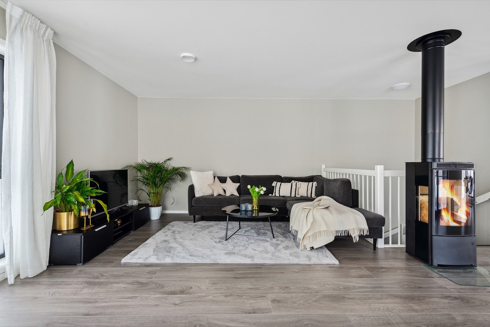 Vedovn i stuen som gir en lun og god atmosfære. Galleribilde