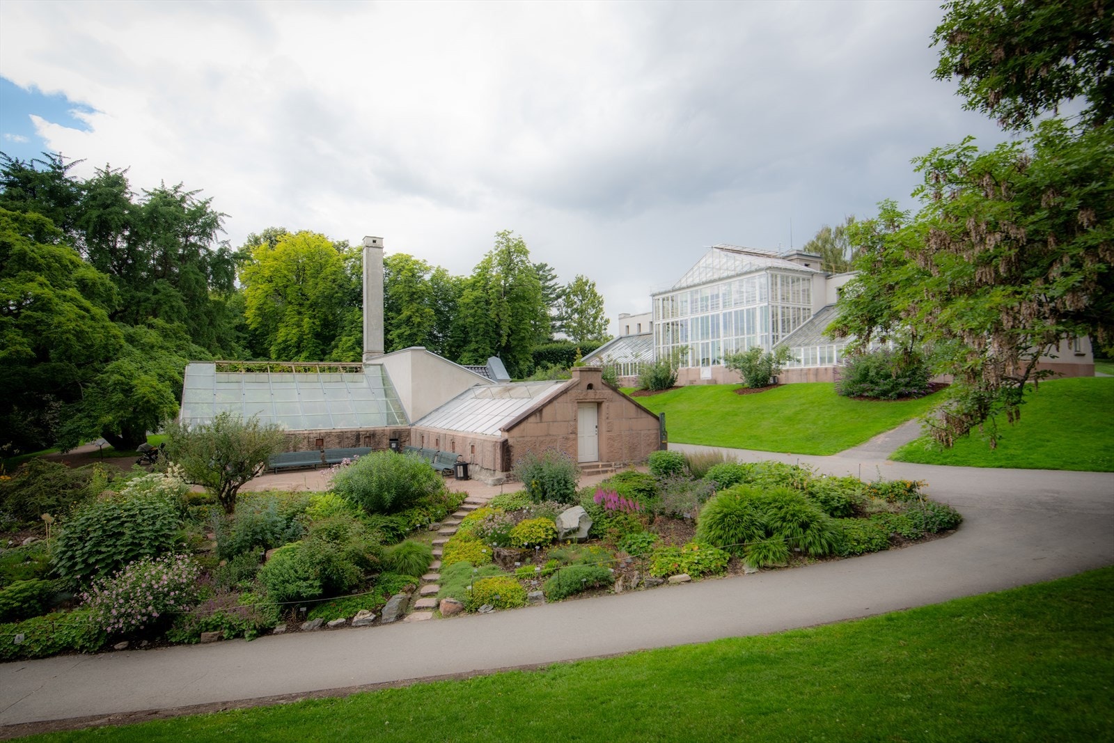Botanisk hage ligger som nærmeste nabo. Galleribilde