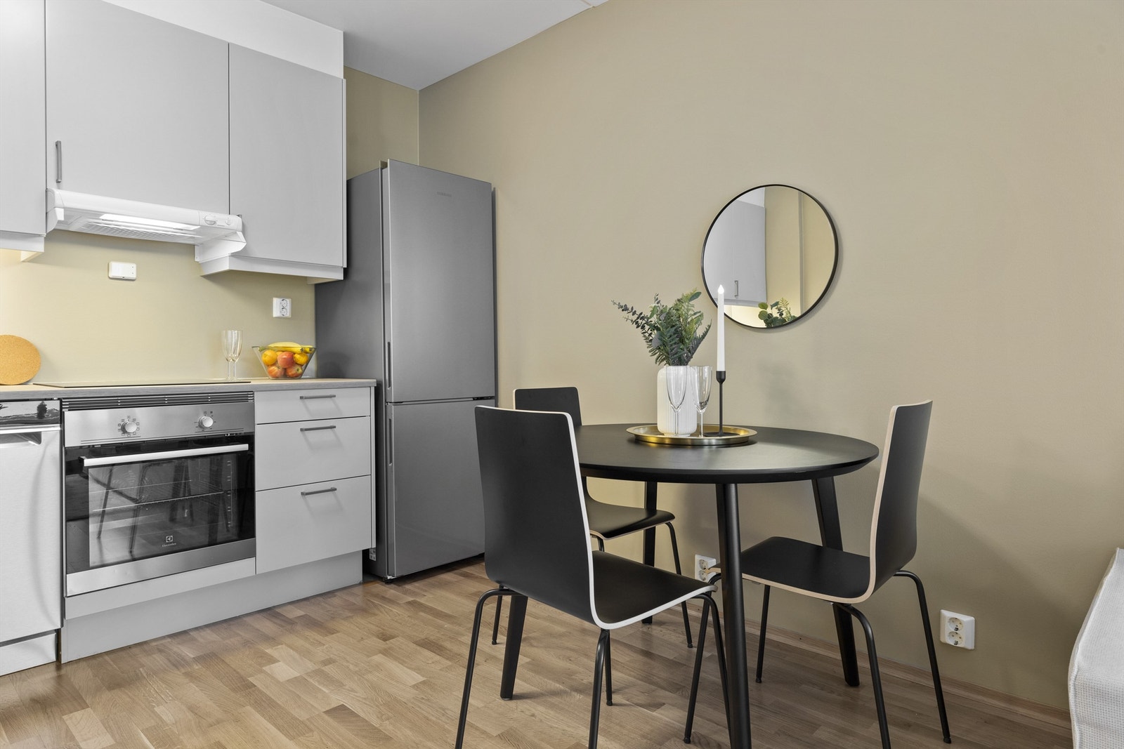 Naturlig plass til spisebord. Andre har bygget kjøkkenøy her. Galleribilde