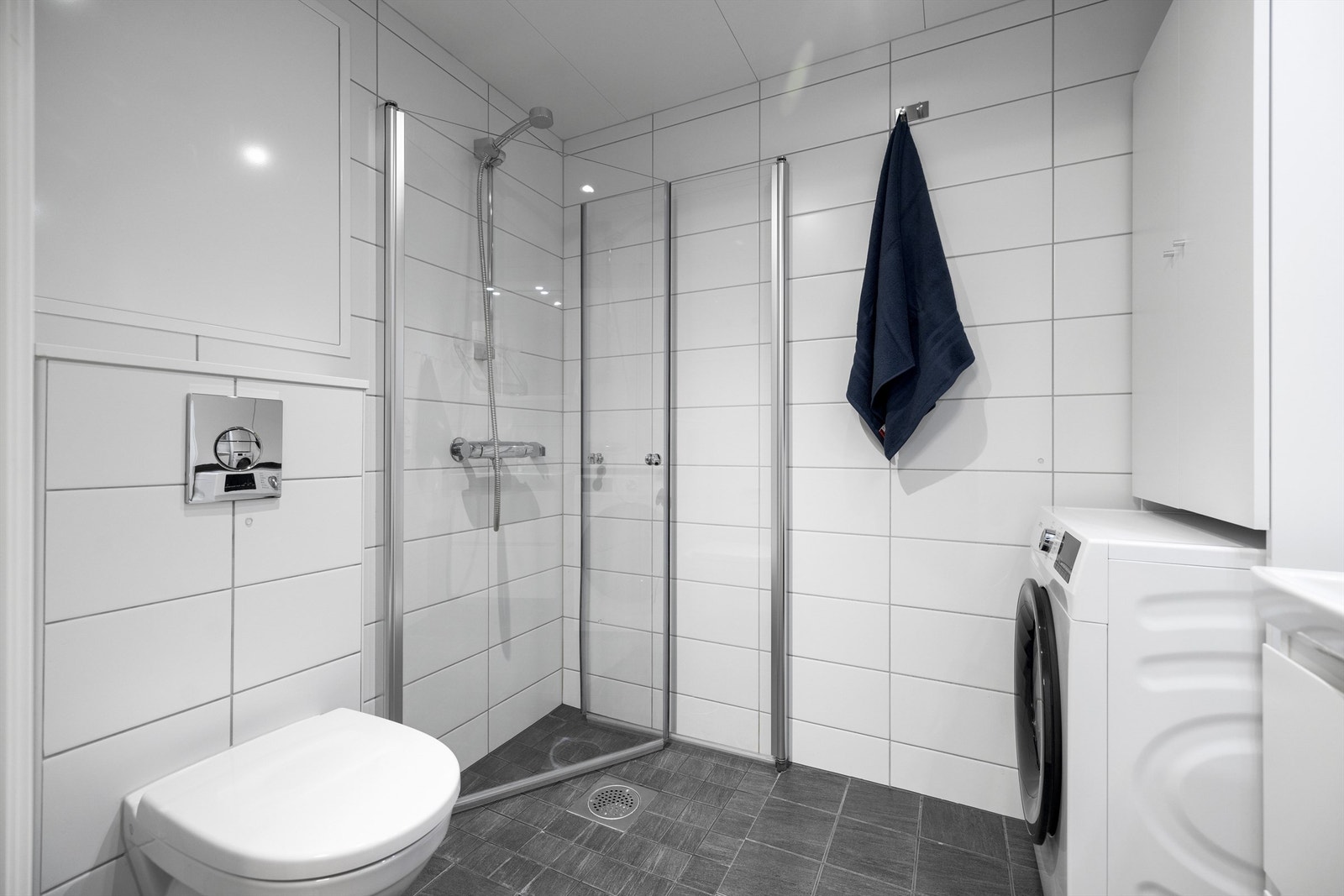 Bad fra byggeår 2018. Vannbåren varme i gulvet. Galleribilde