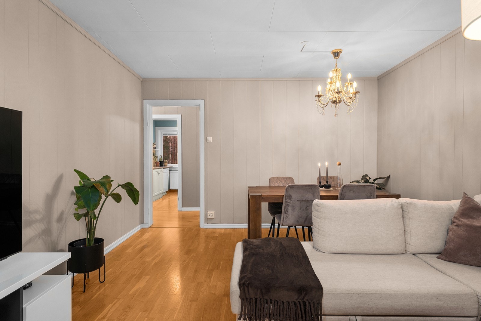 Leiligheten er malt i moderne, tidsriktige farger. Galleribilde