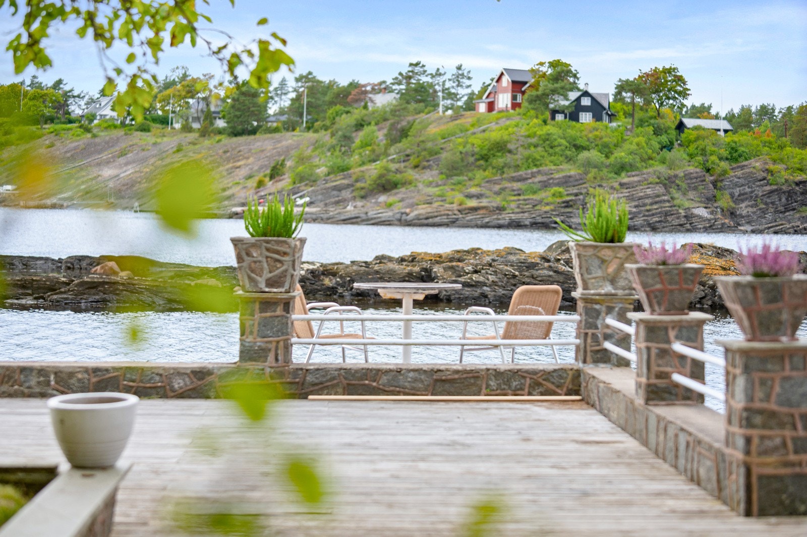 Utsyn mot skjæret hvor det er rikt fugleliv. Galleribilde