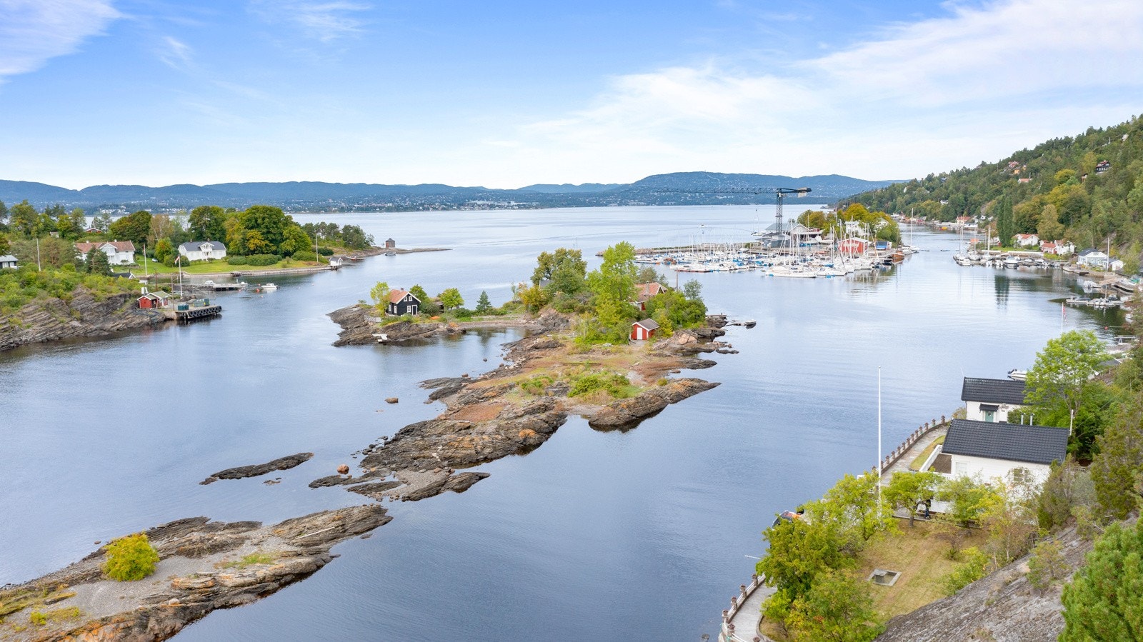Solrik, stor og usjenert tomt med de beste solforhold (på Nesoddens vestside). Galleribilde