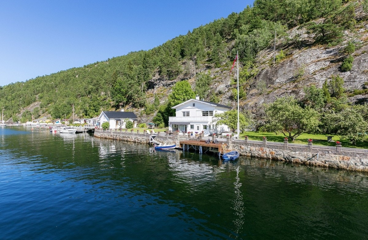 Sommerbilde fra eiendommen. Galleribilde