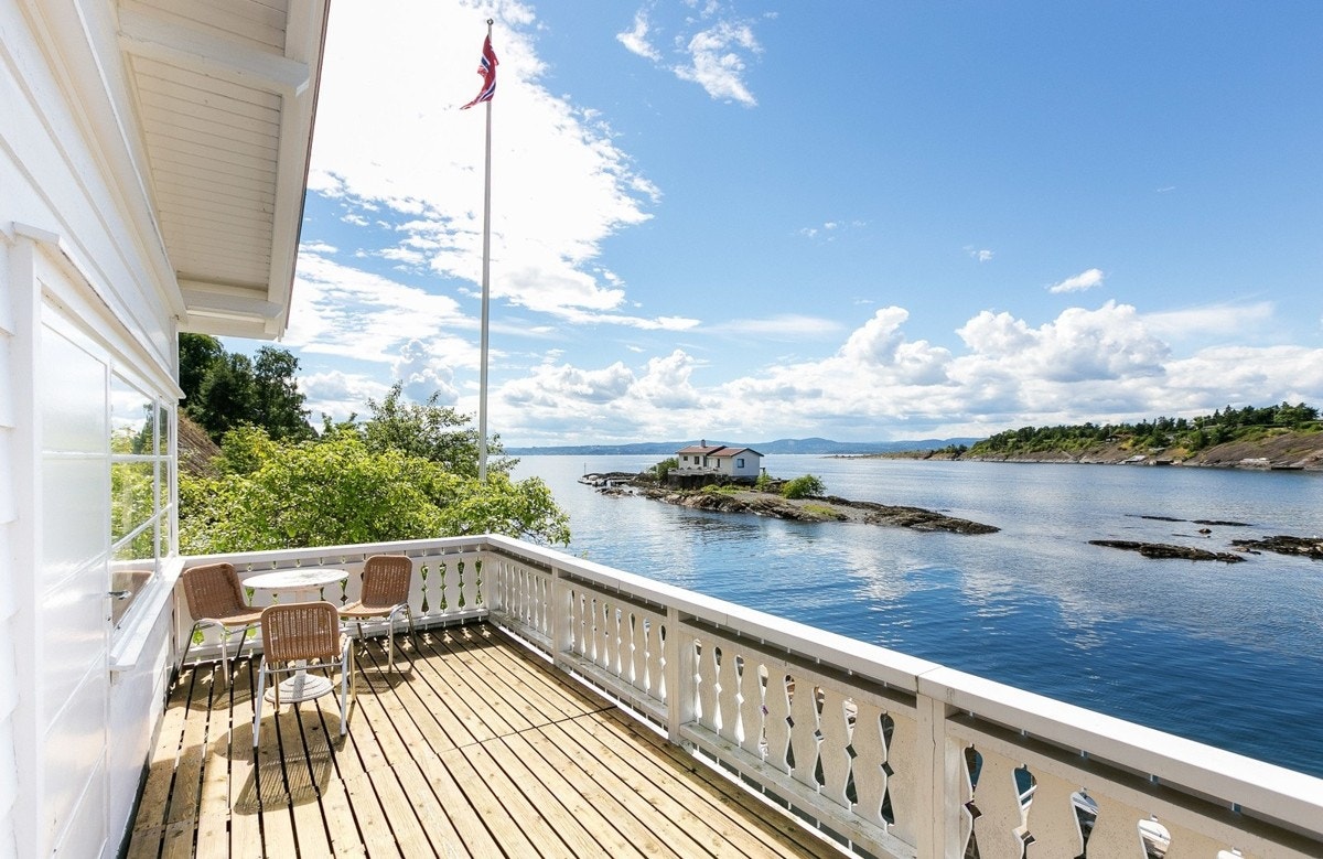 Sommerbilde fra terrassen utenfor hovedsoverommet (sommerbilde). Galleribilde