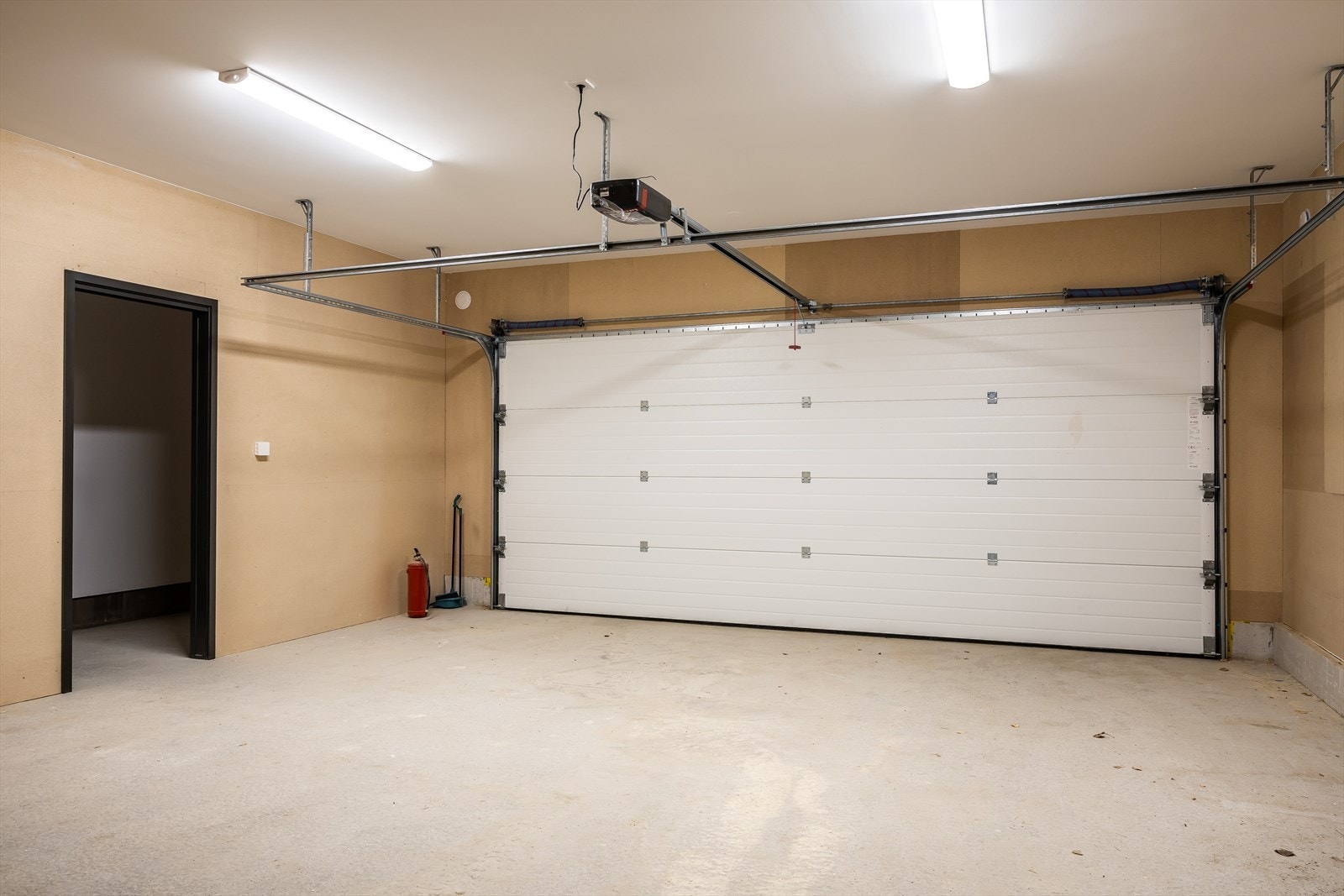 Dobbelgarasje med sportsbod Galleribilde