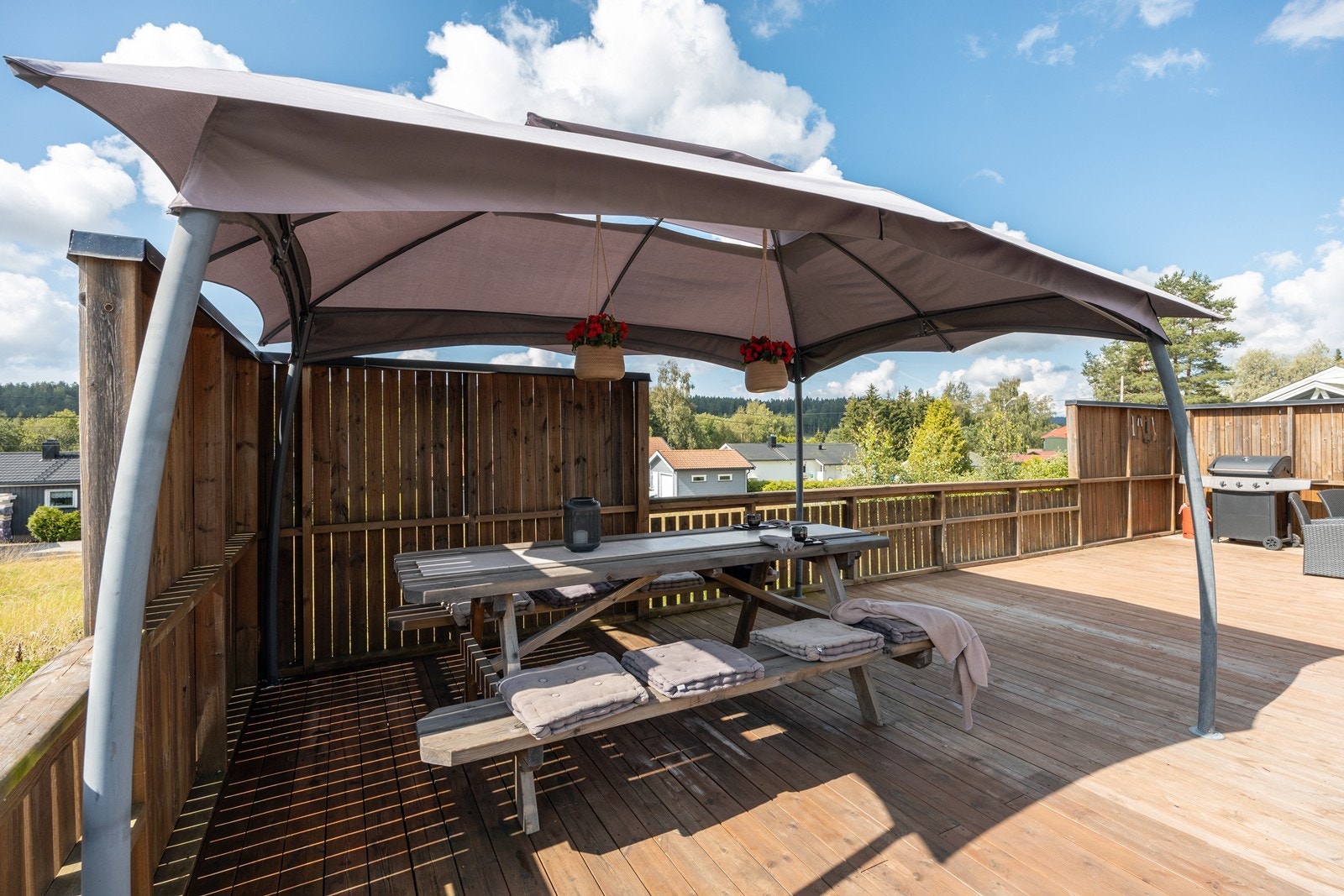 Skogen og Hølandshallen ligger rett i nærheten med gode fritids- og treningsmuligheter. Galleribilde