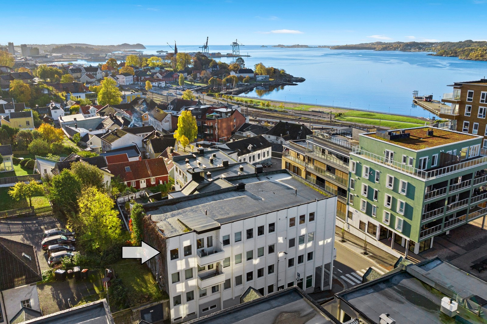 Velkommen til Prinsegata 17 - en romslig 3 roms toppleilighet i sentrum med solrik veranda mot bakgården. Galleribilde