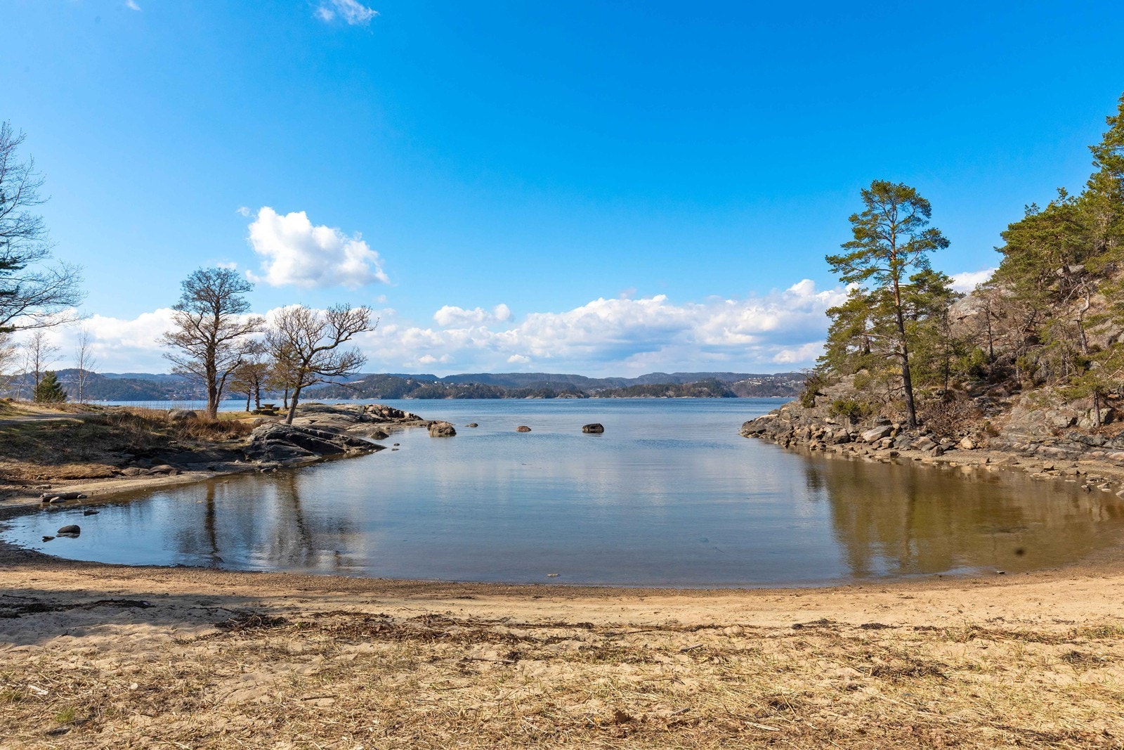 Borettslaget har sin egen badestrand. Galleribilde