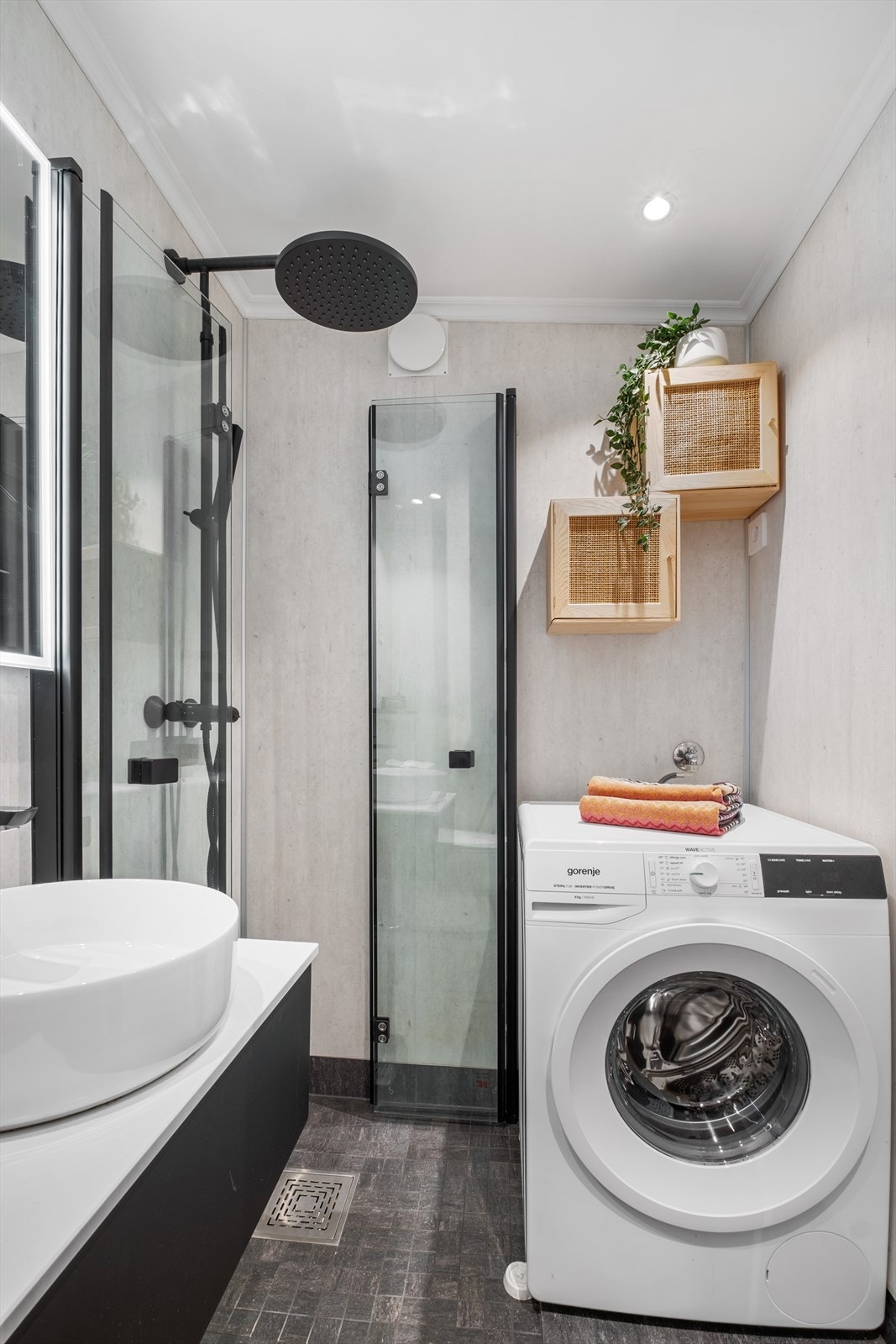 Badet har opplegg for vaskemaskin. Galleribilde