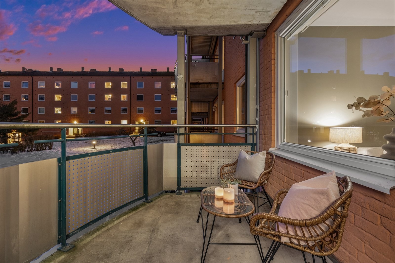 Balkongen er sørvestvendt og er ca. 7 m² Galleribilde