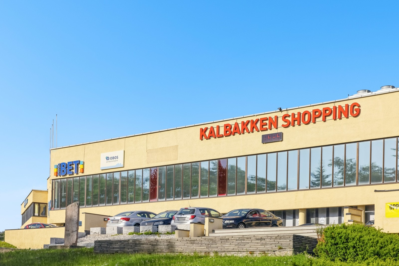 Kalbakken senter med et rikt utvalg av butikker og spisesteder. Galleribilde
