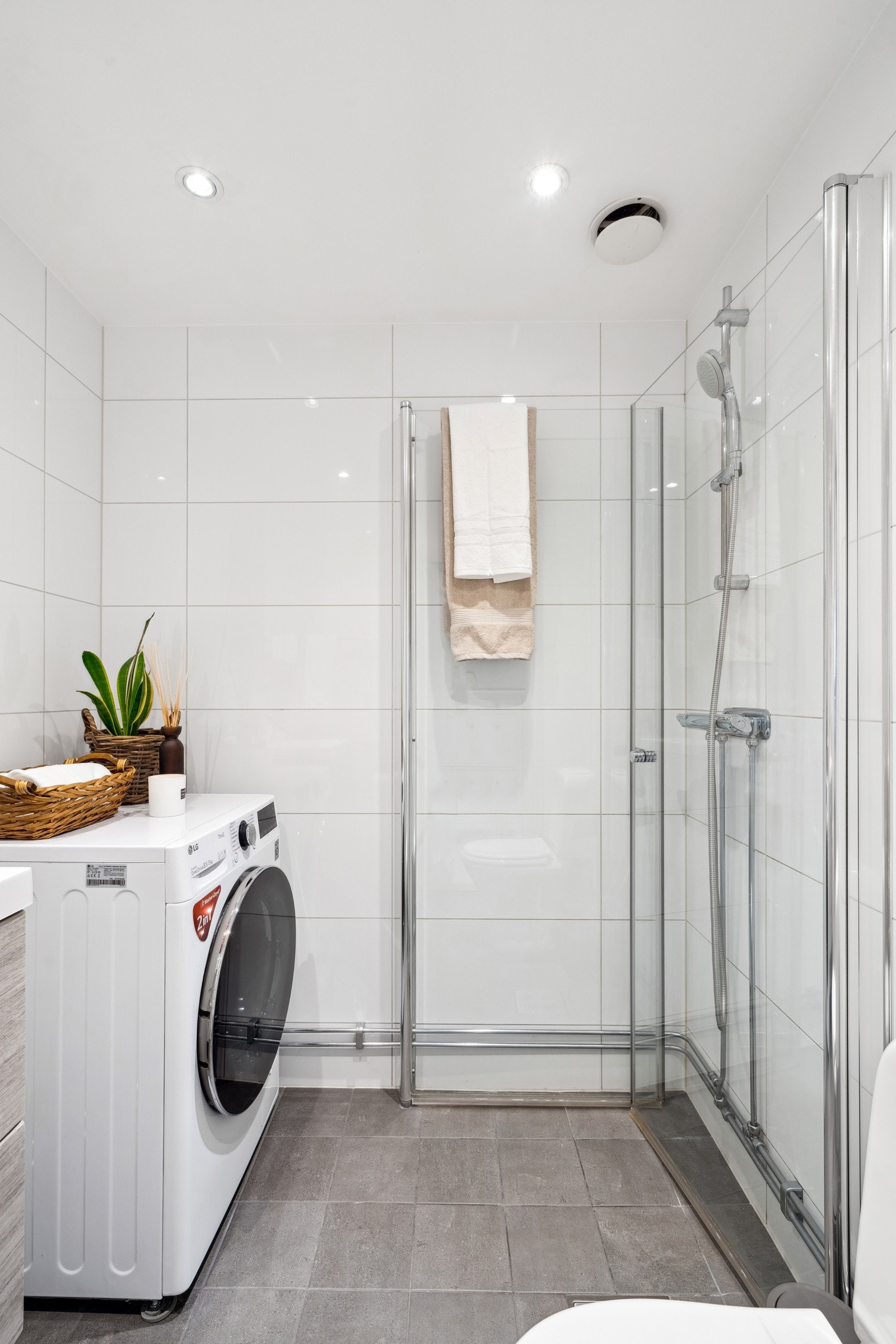 Gulvfliser og varmekabel skiftet i 2024. Galleribilde