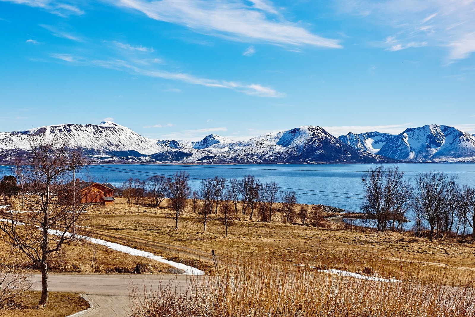 Det er kort vei ned til sjøen. Galleribilde